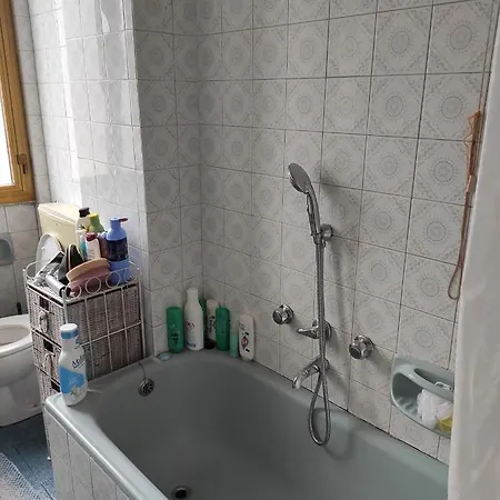 Firenzebella بيت ضيافة *